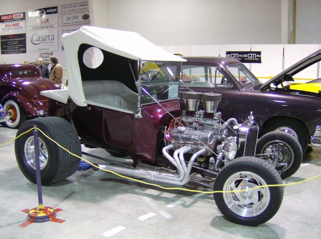 Kevin-Darlene-McArdle-1923-Ford