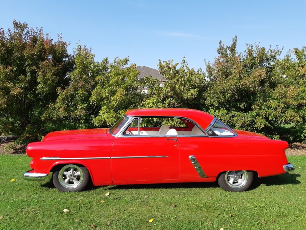 MarvandSaraGinter1952FordVictori